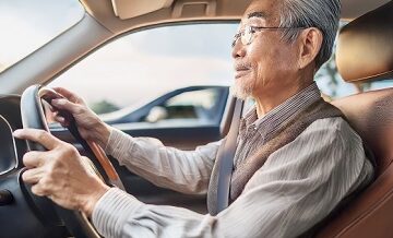 シニアドライバーにおすすめの保険と割引制度