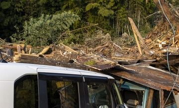 自然災害による車両損害と保険適用事例